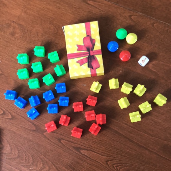 Monopoly Junior Party Board Game - Picture 3 of 5